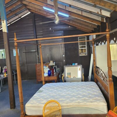 King Four Poster Bed Frame w/ Mattress