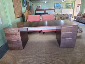 6 Drawer Executive Desk with Keys